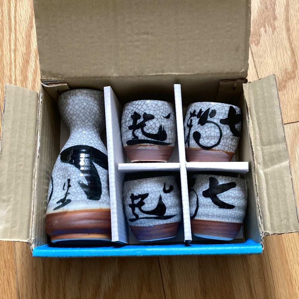 Traditional Japanese Sake Set with Calligraphy Design. NIB never been used